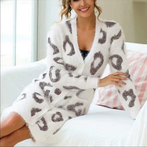 Sweaters - New! ❤️HOST PICK❤️FUZZY LEOPARD, LONG CARDIGAN